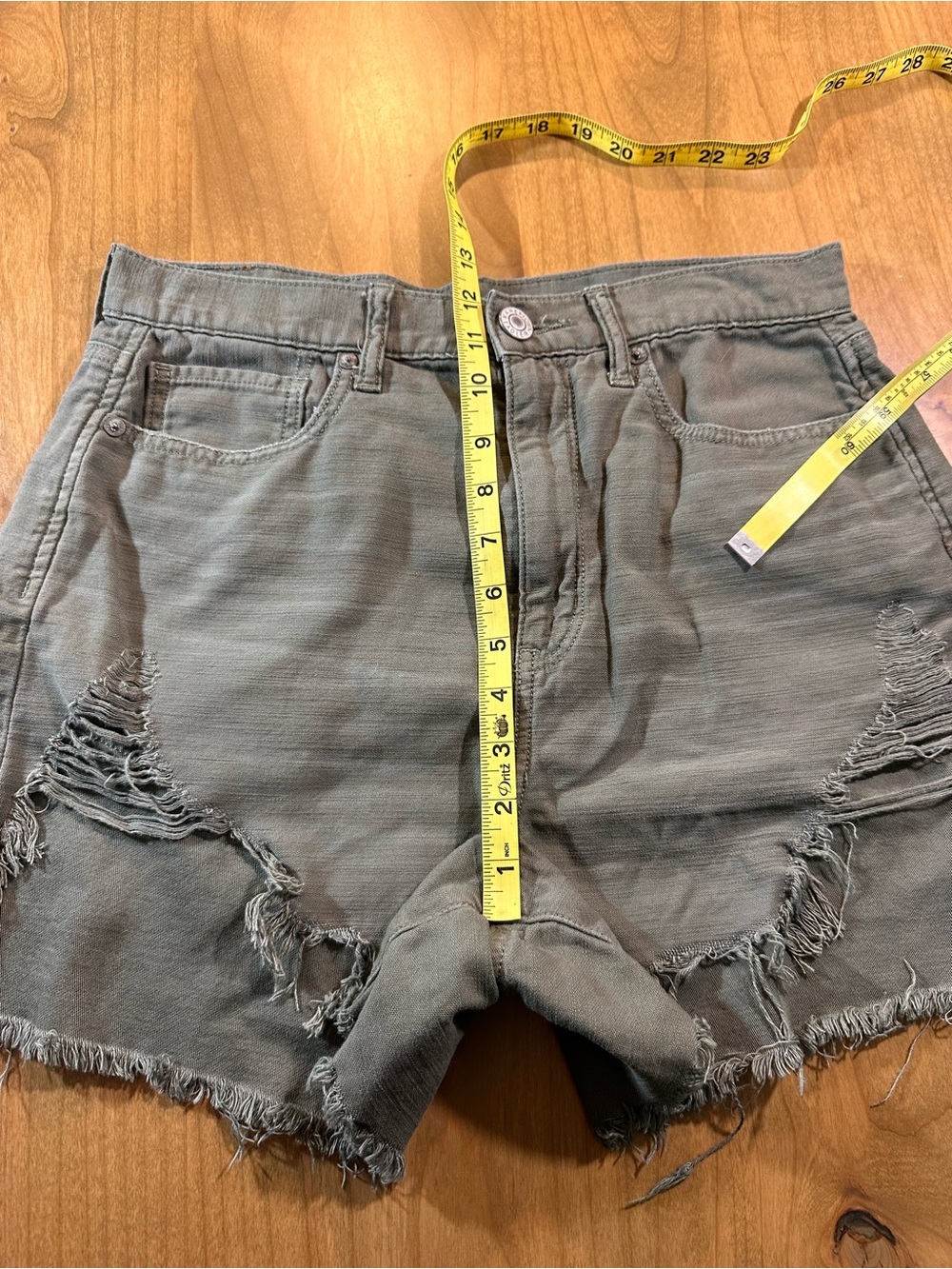American Eagle Highest Rise Mom Shorts Olive Distressed Cutoff Size 8 - Picture 5 of 11